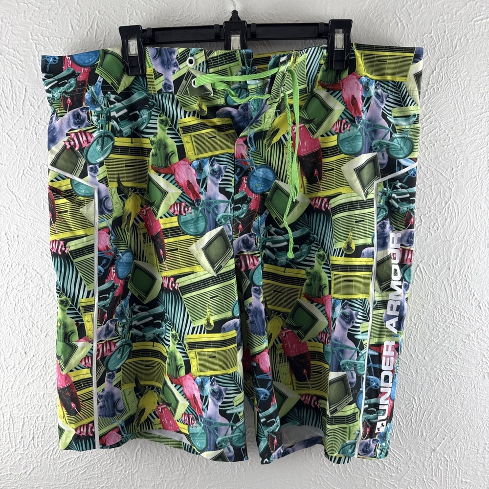 UNDER ARMOUR‎ BOARDSHORTS/ SURF SHORTS.. WATER REPEL AND